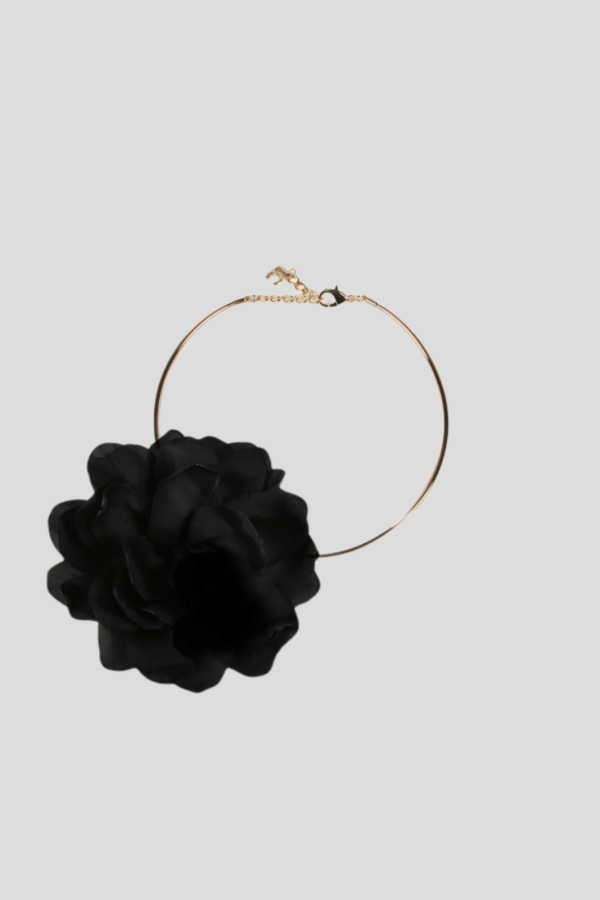 Necklace with removable flower