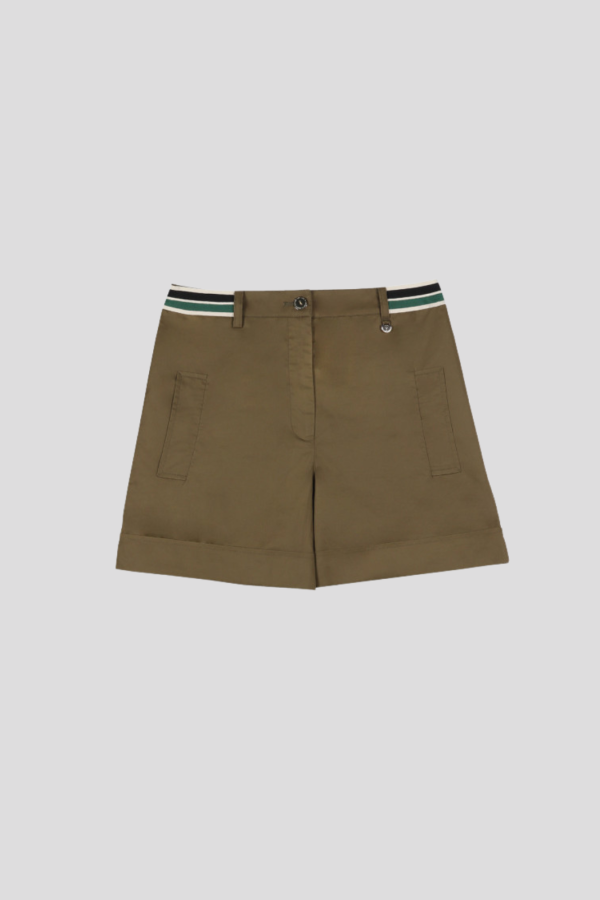 Shorts with coloured detail on the waistband