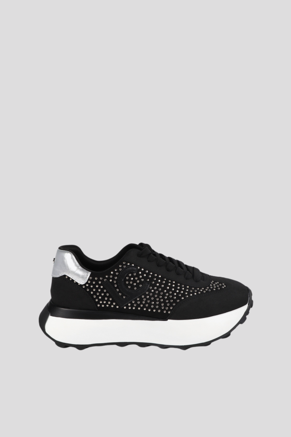 Platform trainers with metallic studs