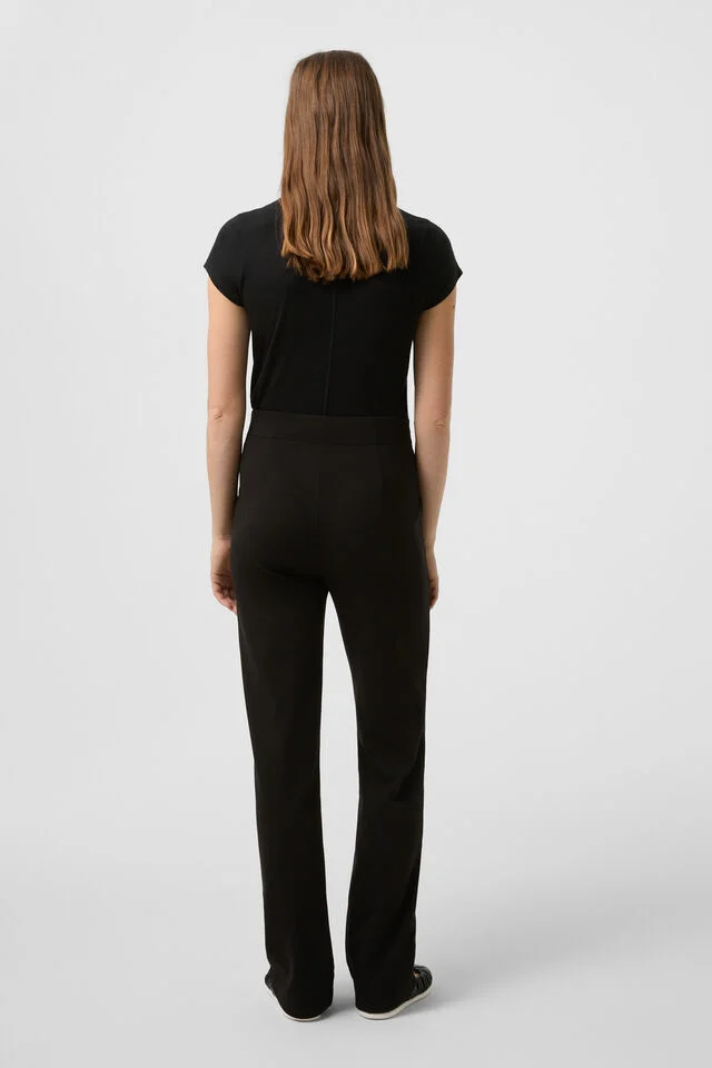 262-1686-1236-026_s01_life_back_01_b2c_1764083871