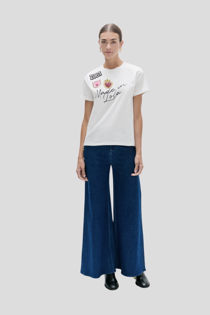 Crew-neck t-shirt with side slits, ''made in lola'