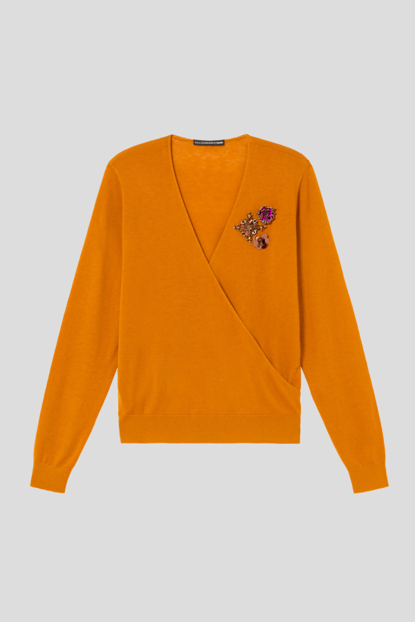 Sweater crack with appliques